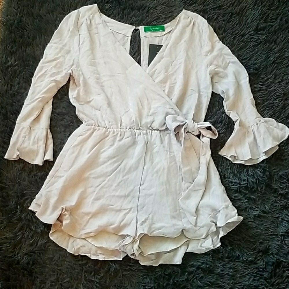 SIGNATURE 8 LIGHT GRAY ROMPER